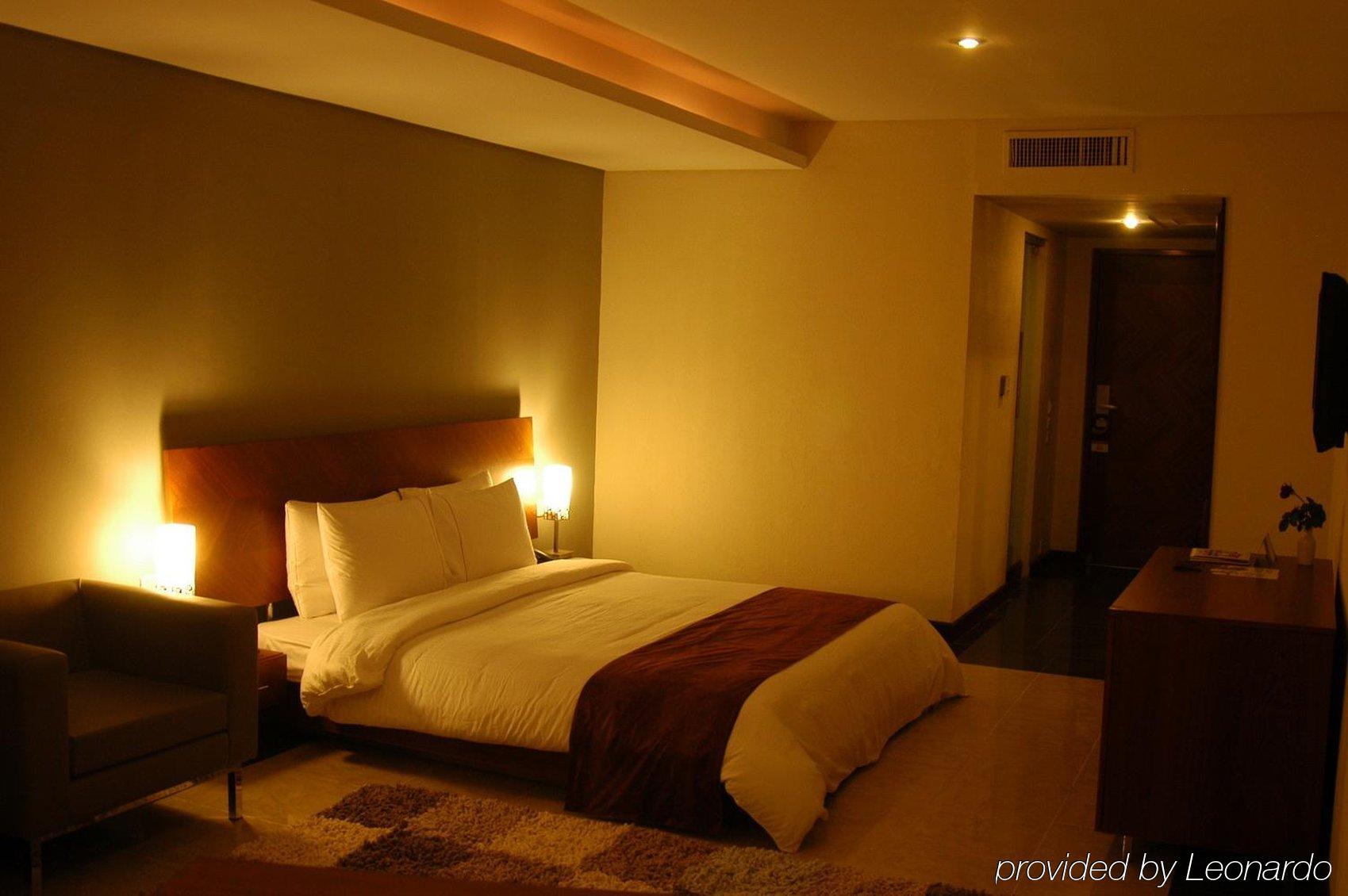 Hotel One Sialkot Room photo